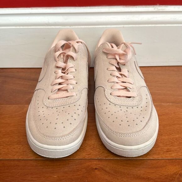 Nike Women's Court Vision Low Fashion Athletic Sneakers Orange Pearl size 8.5 - Picture 1 of 7